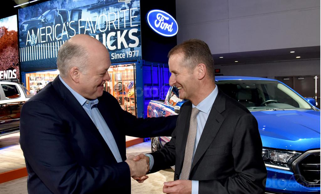 CEO Ford Jim Hackett và CEO Volkswagen Group Herbert Diess