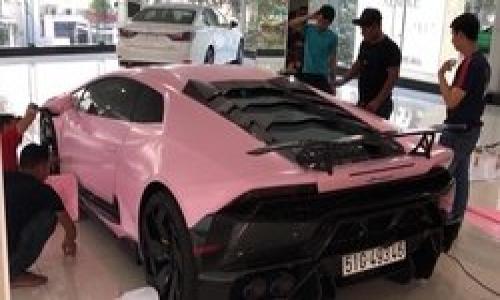 Lamborghini Huracan phiên bản màu hồng nữ tính
